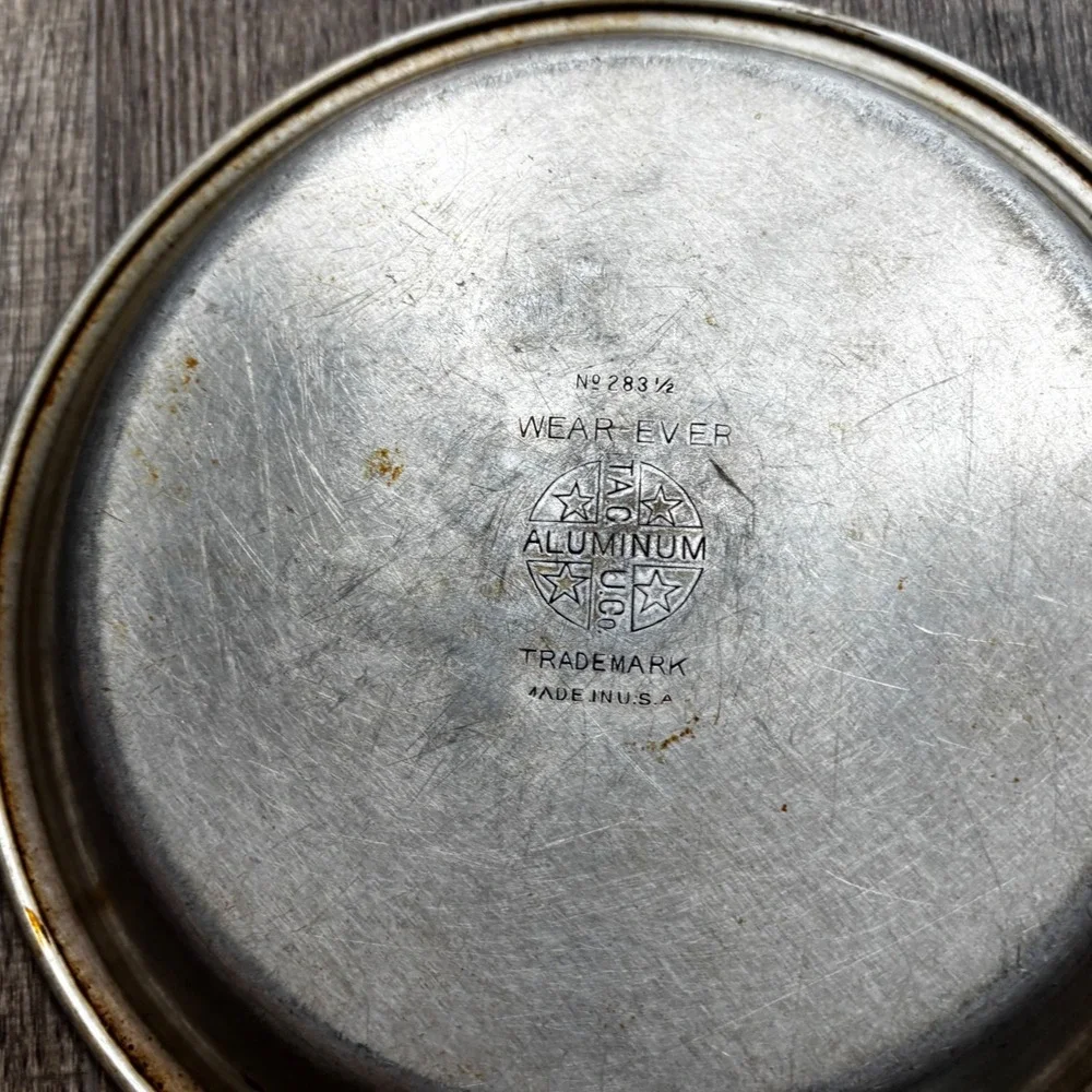 Vintage Wear-Ever Aluminum Pie Pans Set of 2 No 283 1/2 Silver 9 In. Made in USA